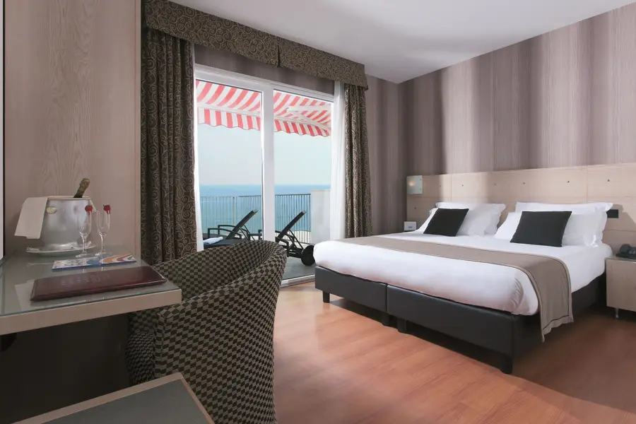 Camera per 4 persone con terrazza vista mare - Hotel Victoria Frontemare