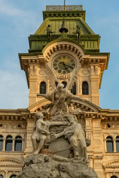 Torre dell'orologio - Piazza dell'unità Trieste © Oscar Ruiz / Pexels